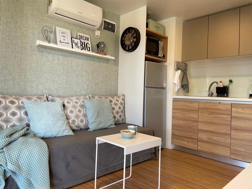 Kitchen or kitchenette, Living room