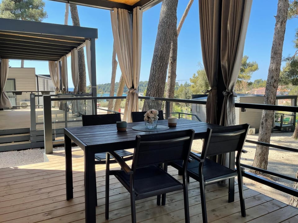 Natural landscape, Dining area, Beach, Area and facilities, Dinner