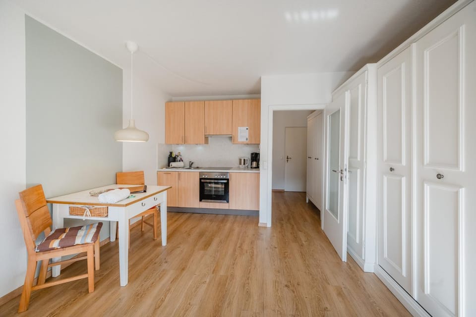 Photo of the whole room, Food, kitchen