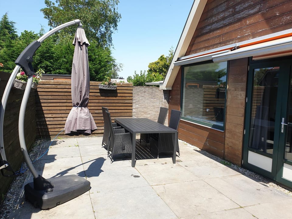 Lovely Bungalow 8p close to beach and Amsterdam House in North Holland (province)