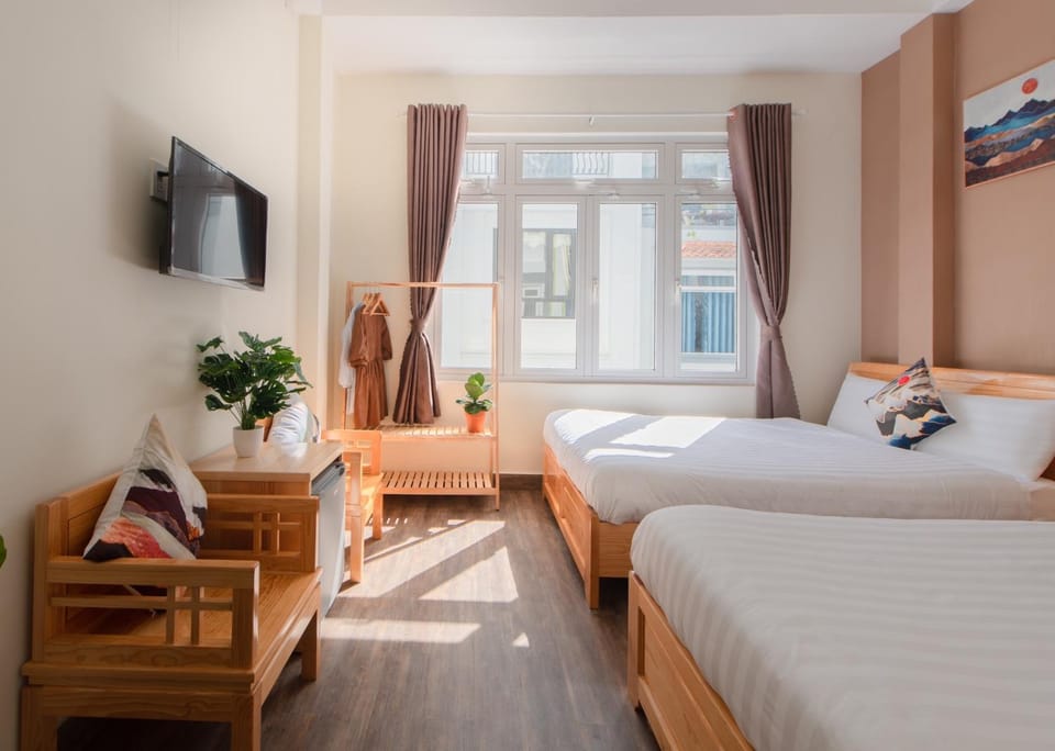 Bed, TV and multimedia, Bedroom, hair dresser, towels