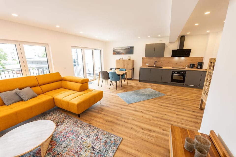 Kitchen or kitchenette, Living room, Seating area, Dining area