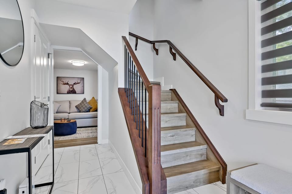 The Alpine Escape by Samsara Resort Top View Downtown 4BR & 3BTH House in Canmore
