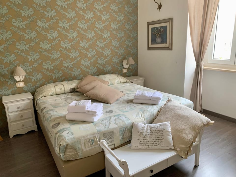 Bed, Photo of the whole room