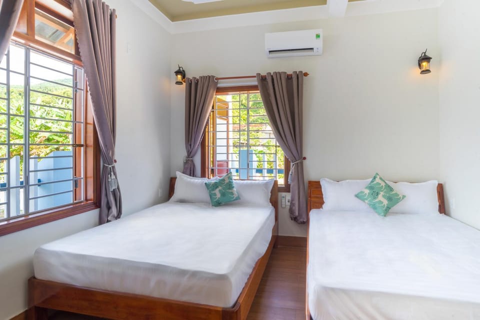 Bed, Photo of the whole room, Bedroom, air conditioner