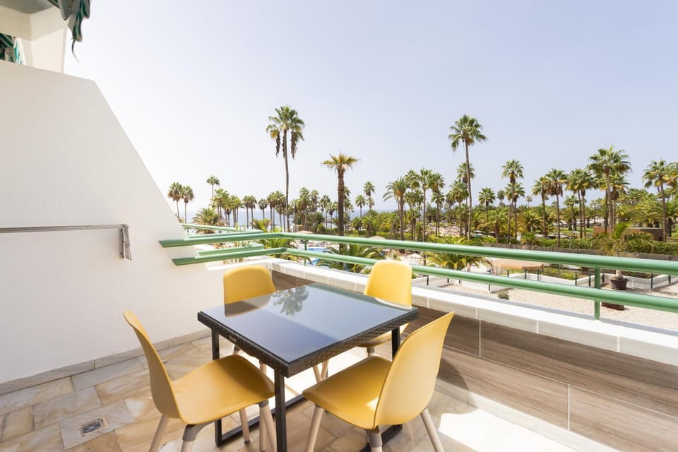 View (from property/room), Balcony/Terrace, Living room, Seating area