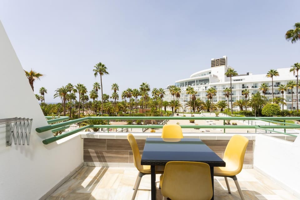 View (from property/room), Balcony/Terrace, Living room, Seating area