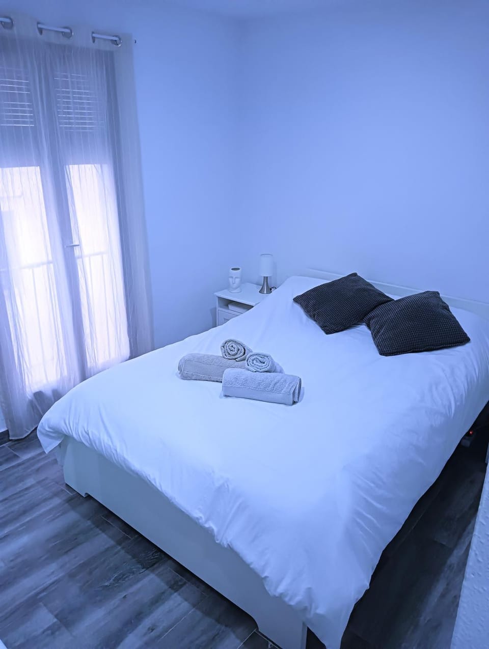 Bed, Photo of the whole room, towels