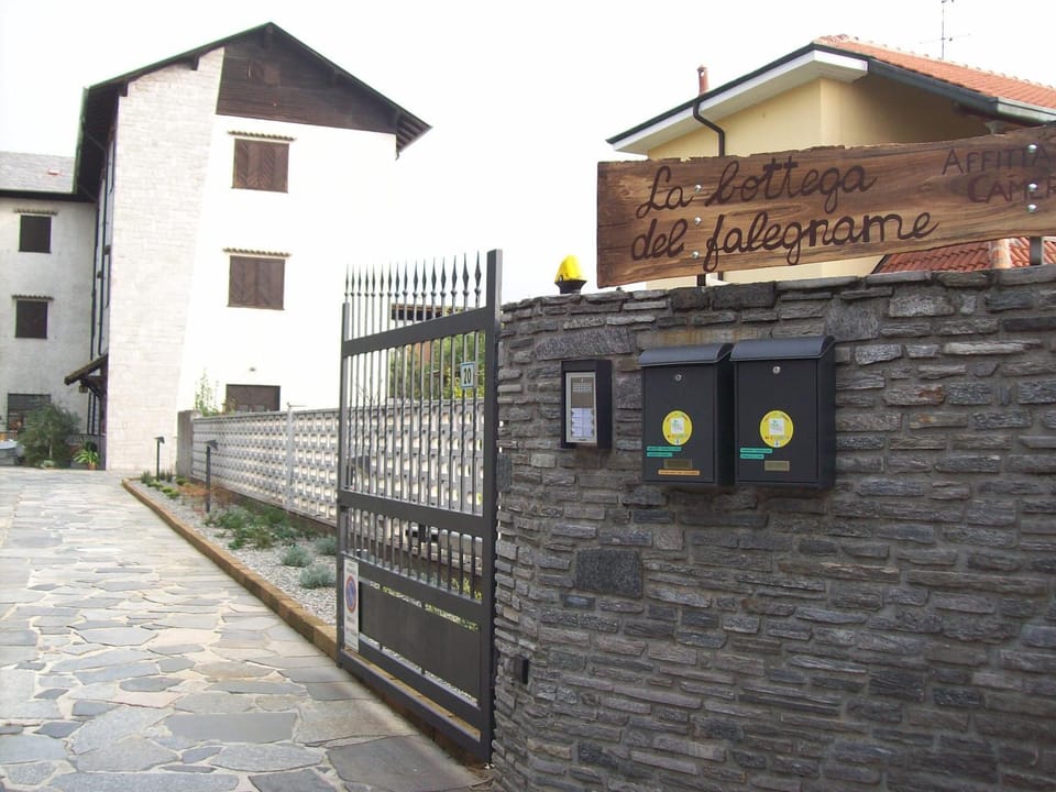 Facade/entrance, Facade/entrance, Decorative detail