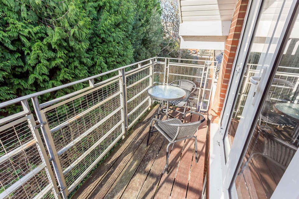 Daintree - Bournemouth- Short Walk to Alum Chine Beach Apartment in Poole