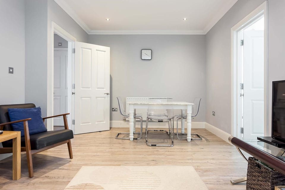 Daintree - Bournemouth- Short Walk to Alum Chine Beach Apartment in Poole