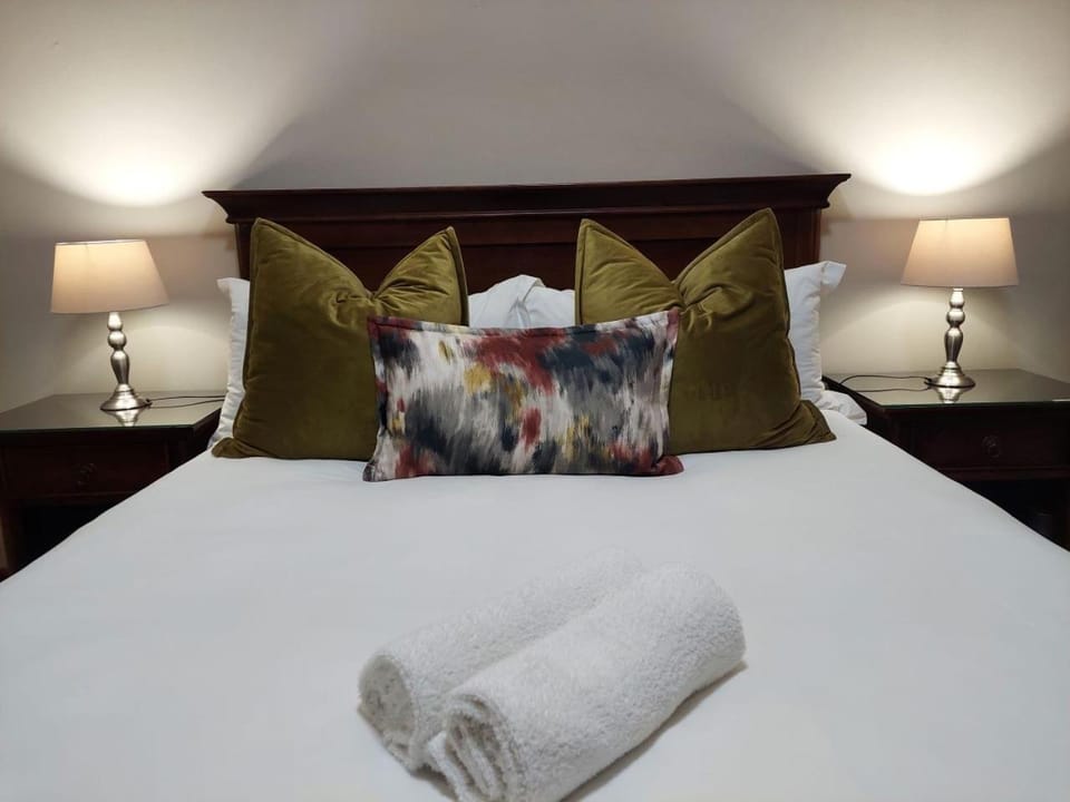 Bed, towels