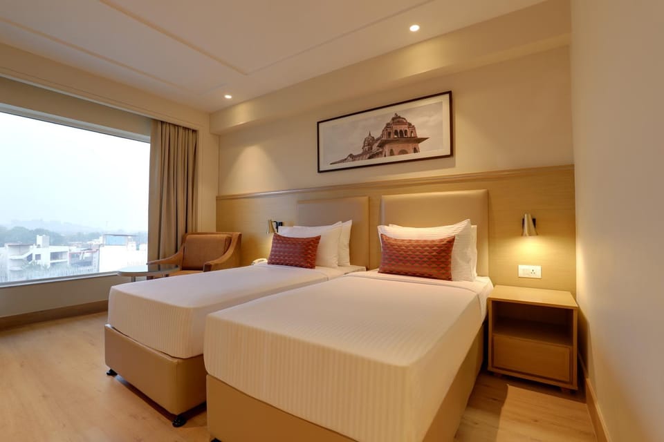 Bedroom, City view