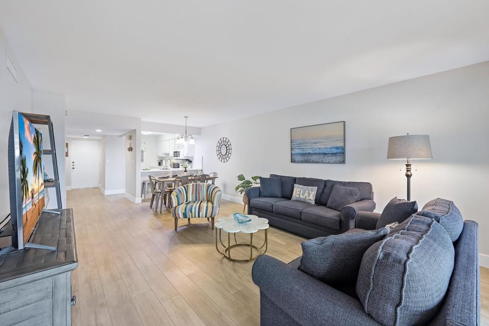 Spacious condo with lanai, pool and steps to beach House in Marco Island