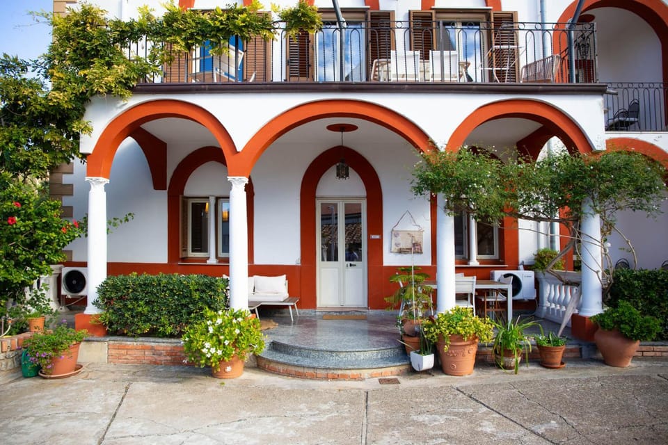 Facade/entrance