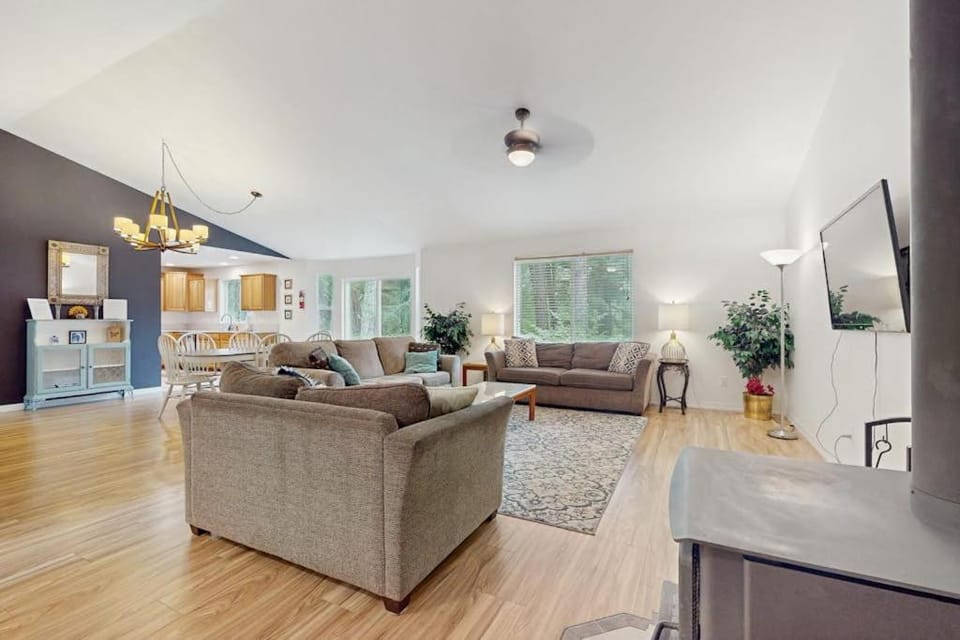 Lavender Lake Lodge House in Roslyn