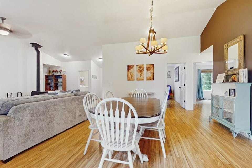Lavender Lake Lodge House in Roslyn
