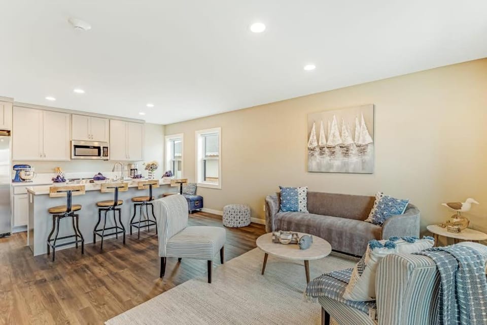 Liberty Bay Loft & Front Street Suite House in Poulsbo
