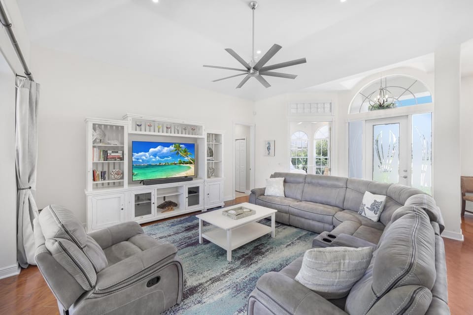 Waterfront home on key lot with pool and sundeck House in Marco Island