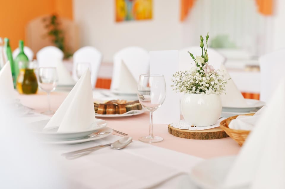 Restaurant/places to eat, Food and drinks