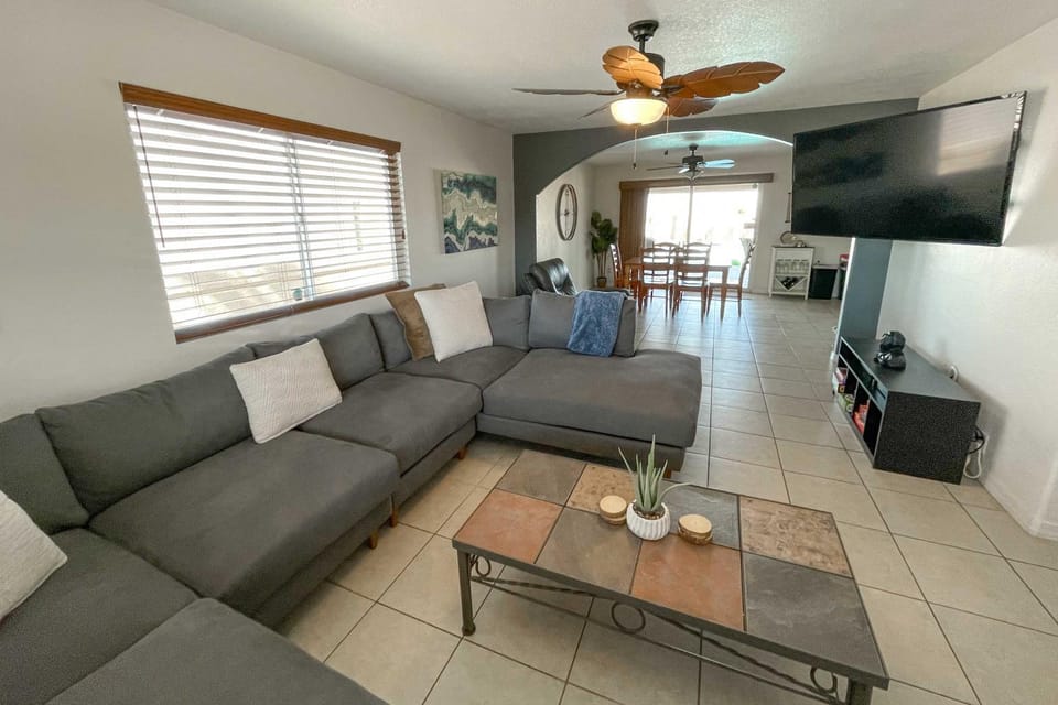 2 Mi to Dtwn: Lake Havasu City Oasis w/ Pool House in Lake Havasu City