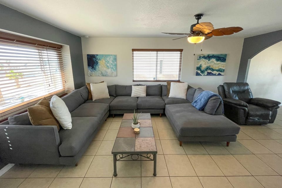 2 Mi to Dtwn: Lake Havasu City Oasis w/ Pool House in Lake Havasu City