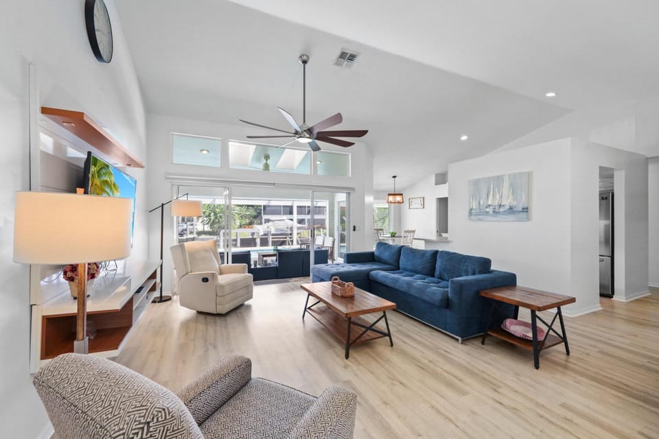 Waterfront home in Olde Marco with pool/kayaks House in Marco Island