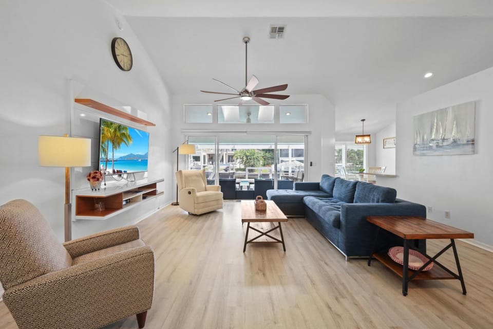Waterfront home in Olde Marco with pool/kayaks House in Marco Island
