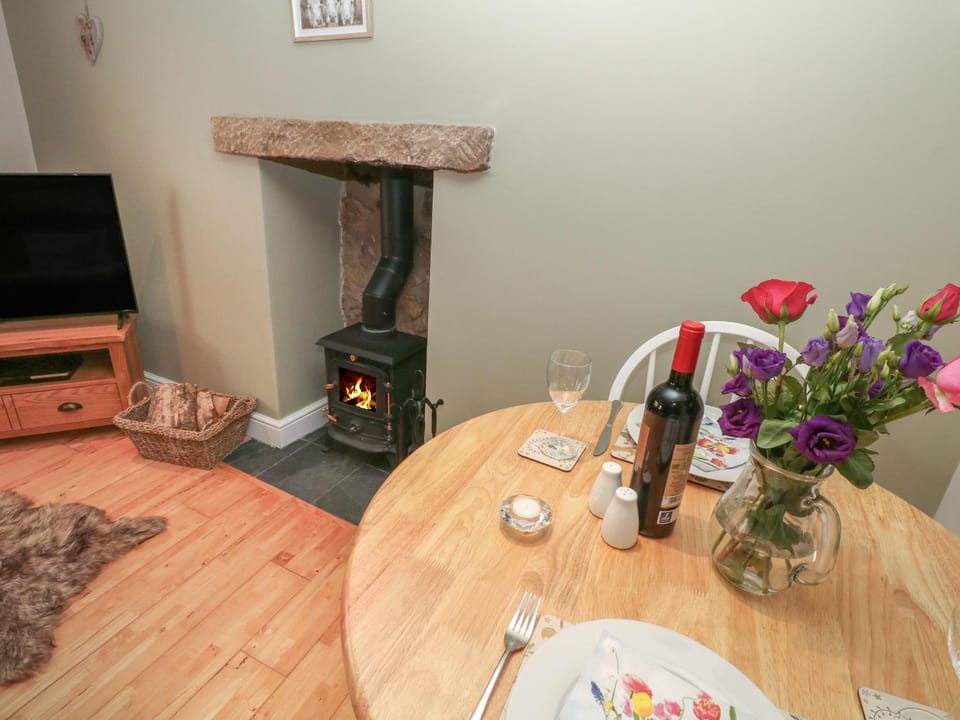 The Snug House in Amber Valley