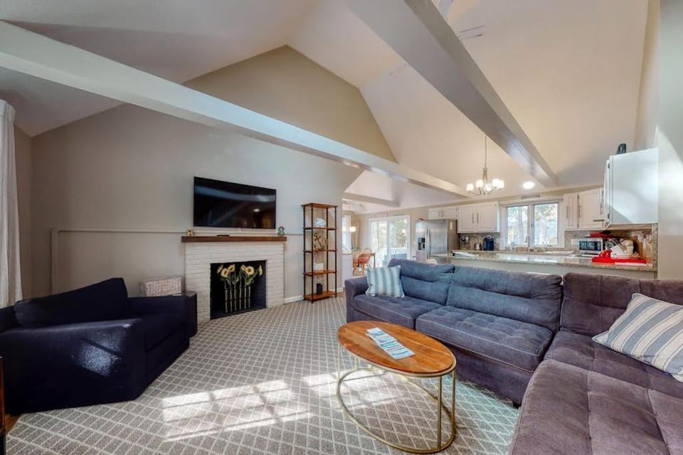 Sit Back & Relax House in Eastham