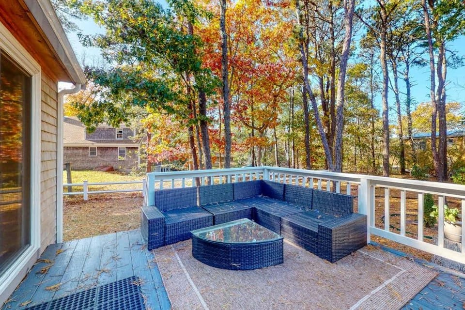 Sit Back & Relax House in Eastham