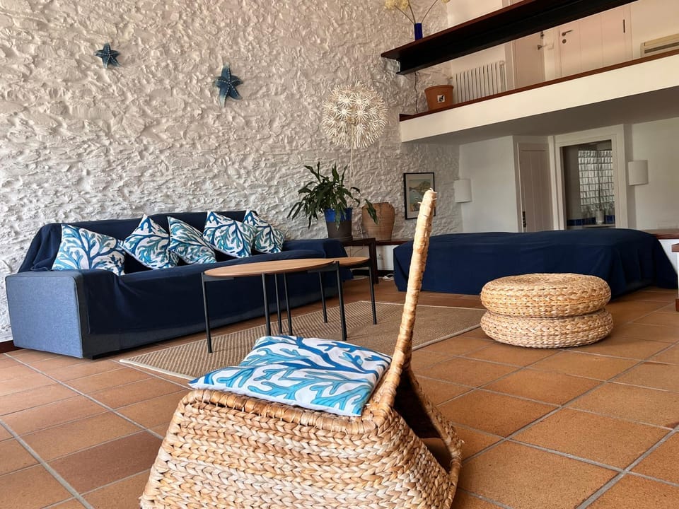 ROQUES - Casa en primera línea de mar en CADAQUÉS House in Cadaqués