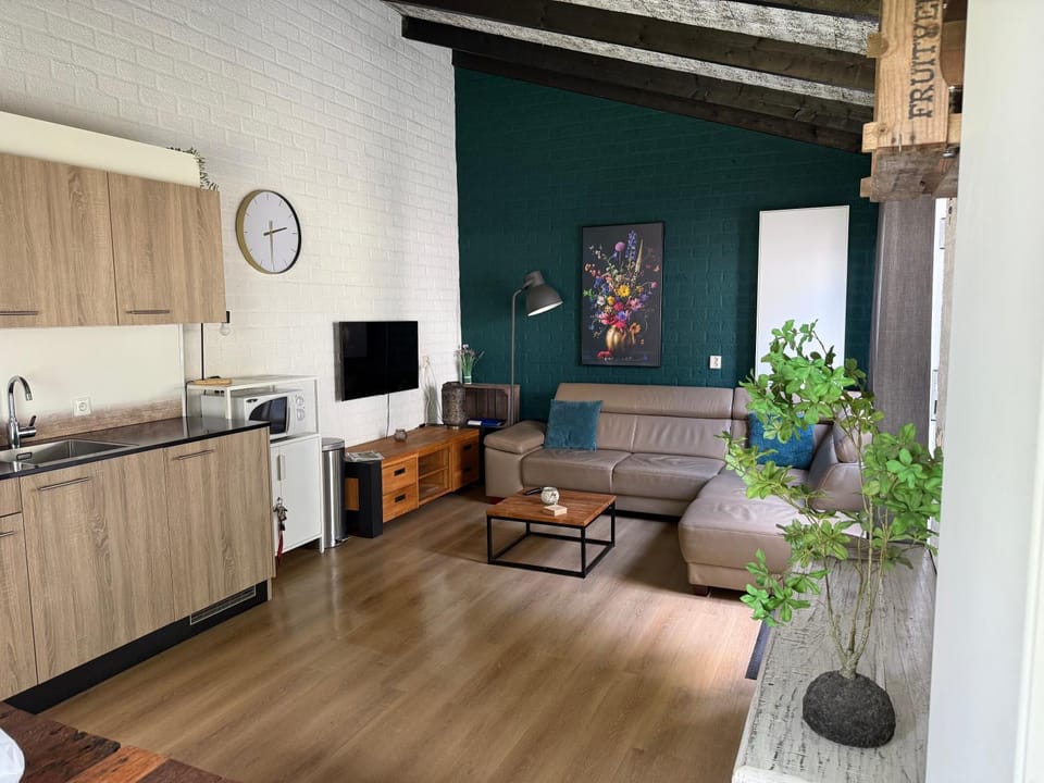 TV and multimedia, Kitchen or kitchenette