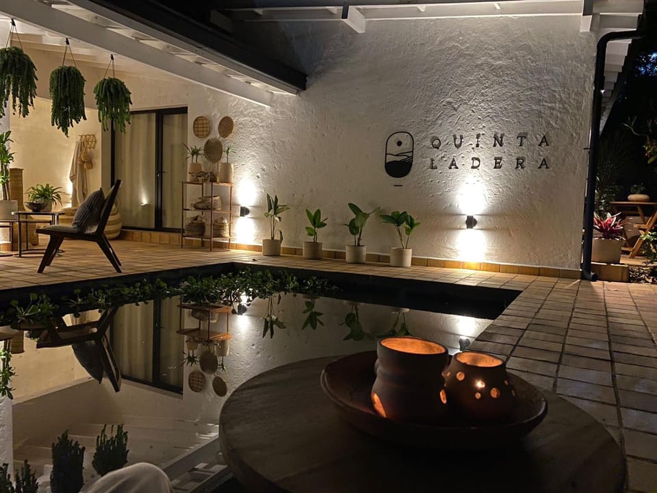 Night, Seating area
