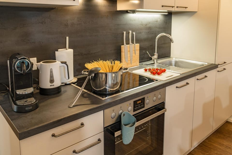 Coffee/tea facilities, Kitchen or kitchenette, Food and drinks
