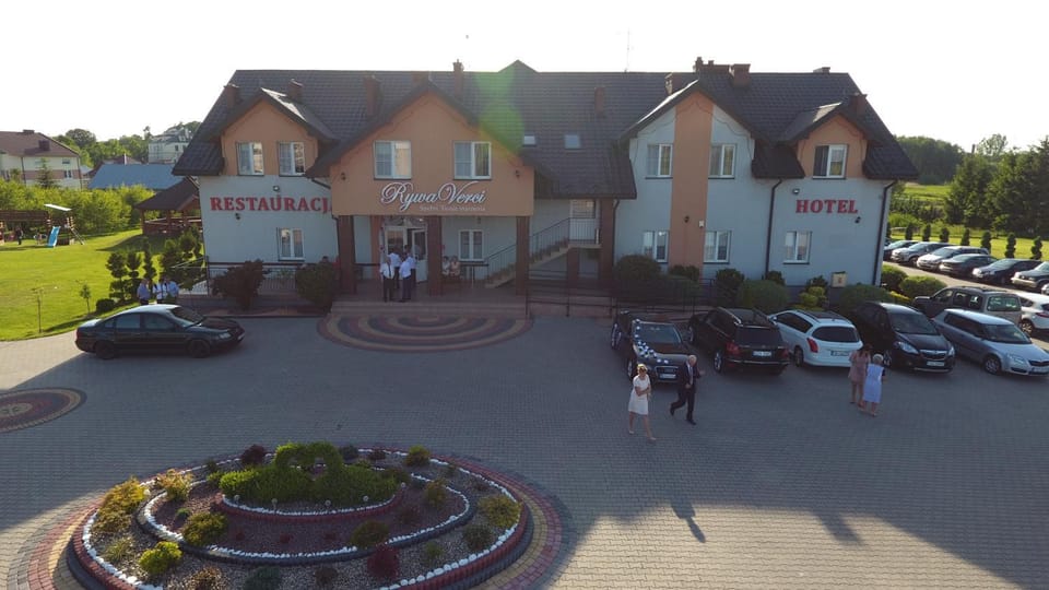 Property building, Restaurant/places to eat