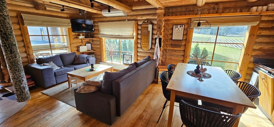 TV and multimedia, Living room, Seating area, Dining area