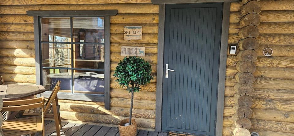 Patio, Facade/entrance