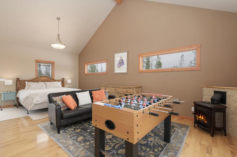 Bed, Game Room, Bedroom, fireplace, furniture