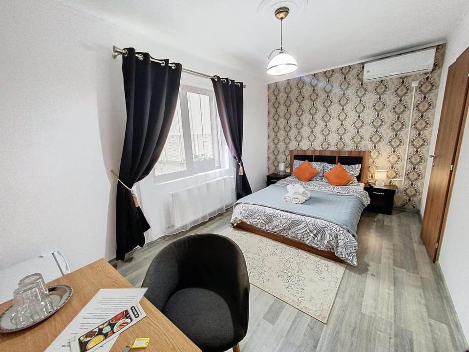 Cazare Pensiune La Bozi Bed and Breakfast in Timiș County