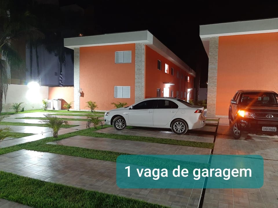 Apto 2 dorm, a 250m praia do Indaia, aceitamos PET saida 15h Apartment in Bertioga
