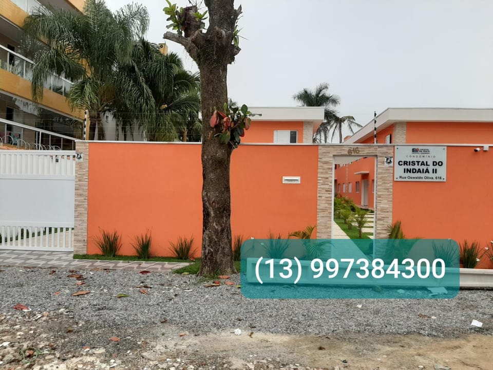 Apto 2 dorm, a 250m praia do Indaia, aceitamos PET saida 15h Apartment in Bertioga