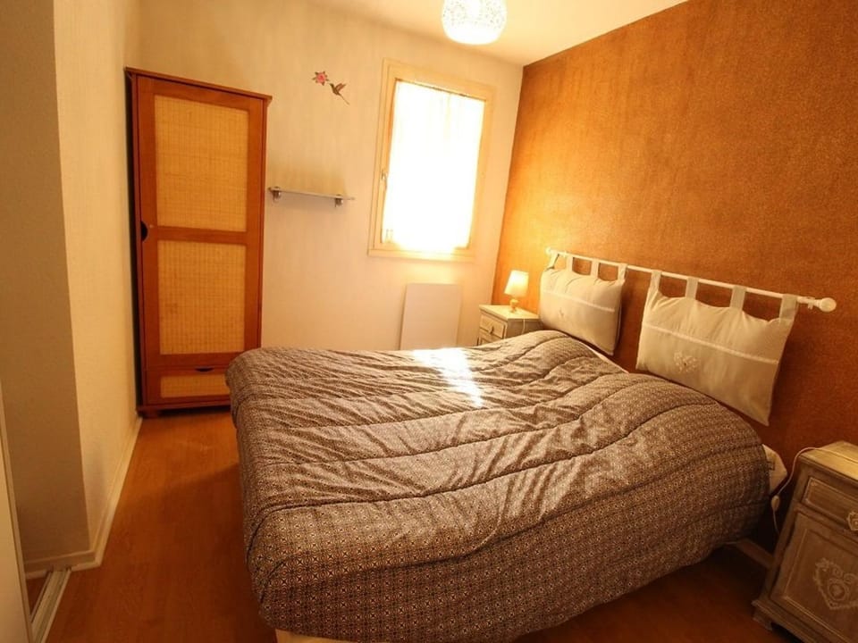 Appartement 2 pièces cabine avec balcon, parking, animaux admis, Wi-Fi - FR-1-313-195 Cabin in Catalonia