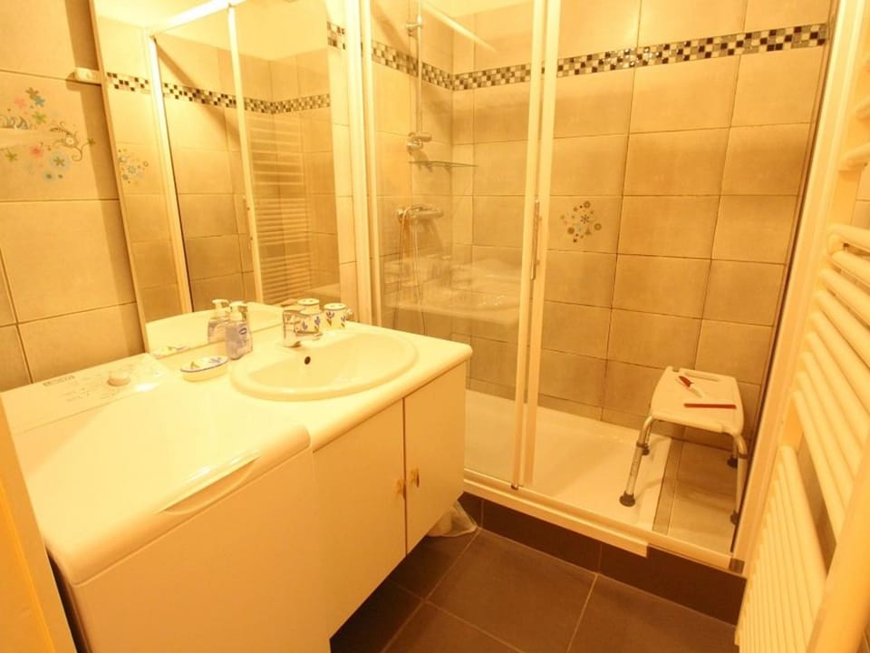 Appartement 2 pièces cabine avec balcon, parking, animaux admis, Wi-Fi - FR-1-313-195 Cabin in Catalonia