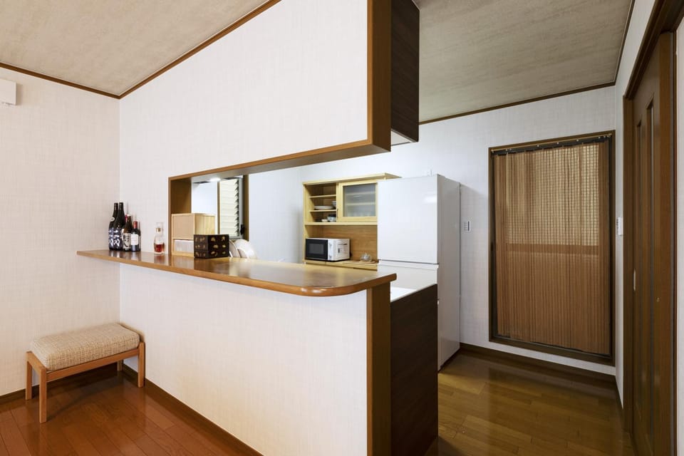 Shirakabanoyado - RYOGETSU 白樺の宿 - 涼月, easy access to USJ, Namba, Kyocera Dome, Osaka castle! House in Osaka