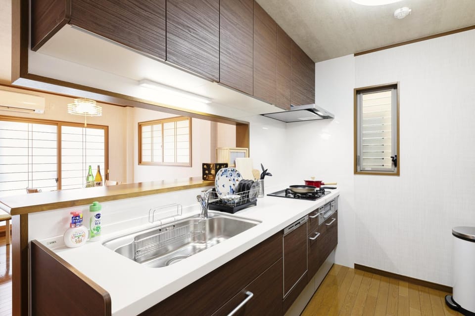 Shirakabanoyado - RYOGETSU 白樺の宿 - 涼月, easy access to USJ, Namba, Kyocera Dome, Osaka castle! House in Osaka
