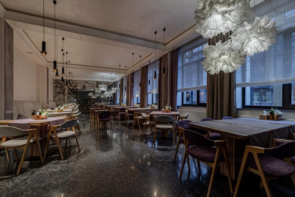 Restaurant/places to eat, Living room, Banquet/Function facilities, Seating area