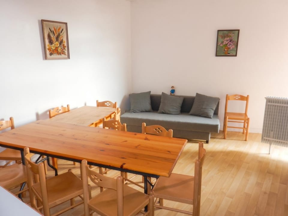 Appartement spacieux à Allevard - 68 m² avec vue montagne Apartment in Auvergne-Rhône-Alpes