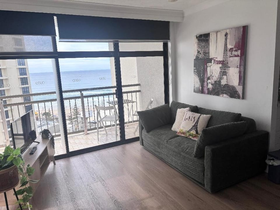 Unit 2 - Beach view in Paradise Apartment in Surfers Paradise