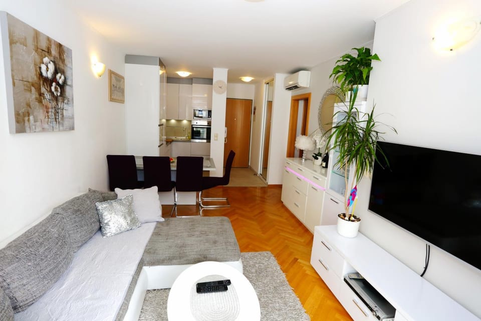 TV and multimedia, Seating area